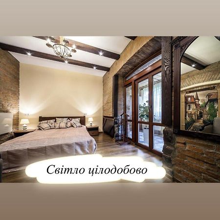 Vip Castle Apartmens Lviv Bagian luar foto