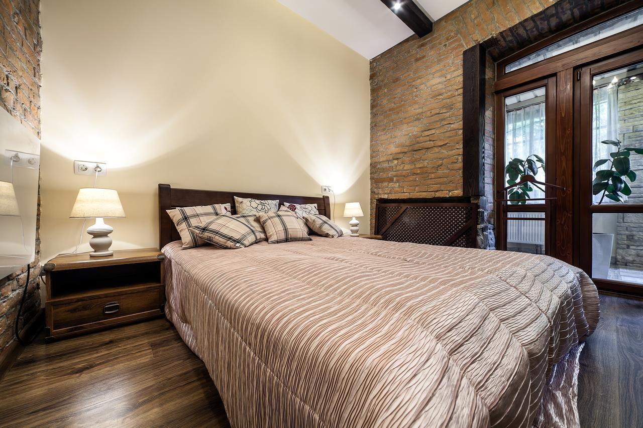 Vip Castle Apartmens Lviv Bagian luar foto